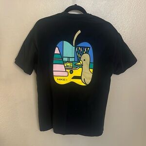Nike SB Loose Fit Retro Apple Tee M